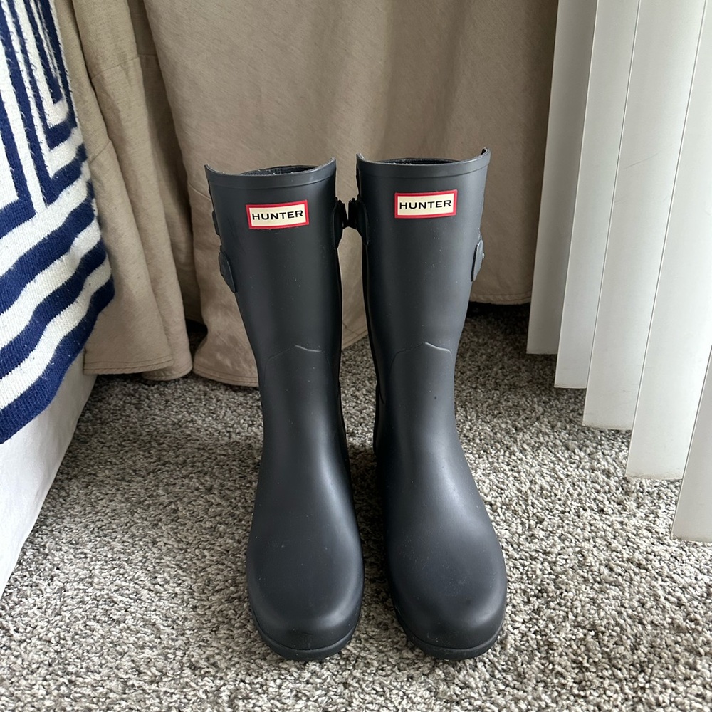 Navy Refined Hunter Rain Boots - Women’s Size 8